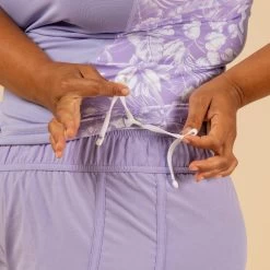 Tee Shirt Anti UV Surf Top 500 Manches Courtes Femme Parme Et Floral SELVA -Board Zone Soldes tee shirt anti uv surf top 500 manches courtes femme parme et floral selva 4